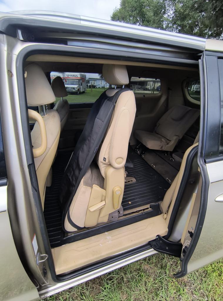 2016 Kia Sedona LX - Photo 8