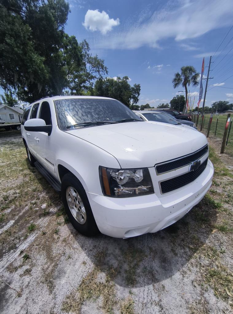 2007 Chevrolet Suburban 2WD 1500 w/LT's photo